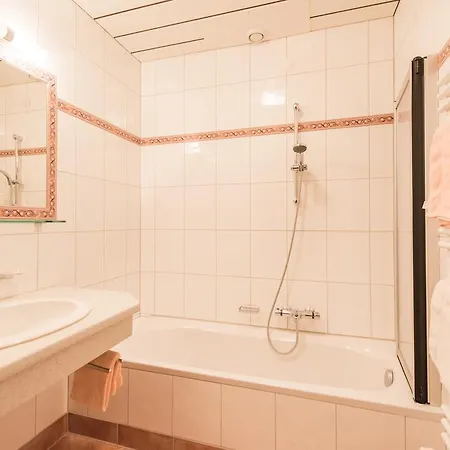 约翰内斯膳食公寓 招待所 4*